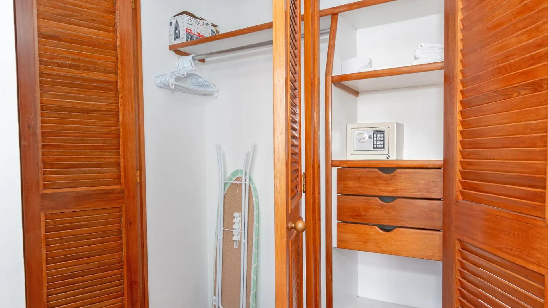 Apartmán Alcazar De Oviedo By Host Medellín