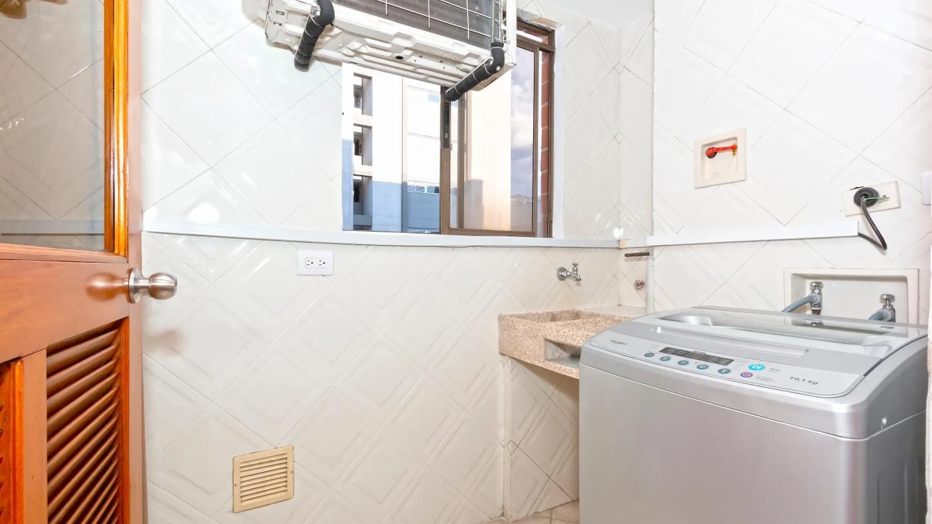 Apartmán Alcazar De Oviedo By Host Medellín