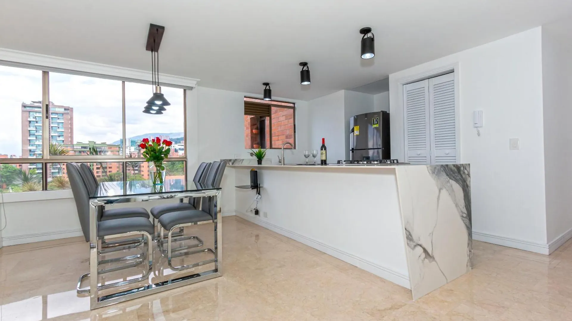 Apartmán Alcazar De Oviedo By Host Medellín